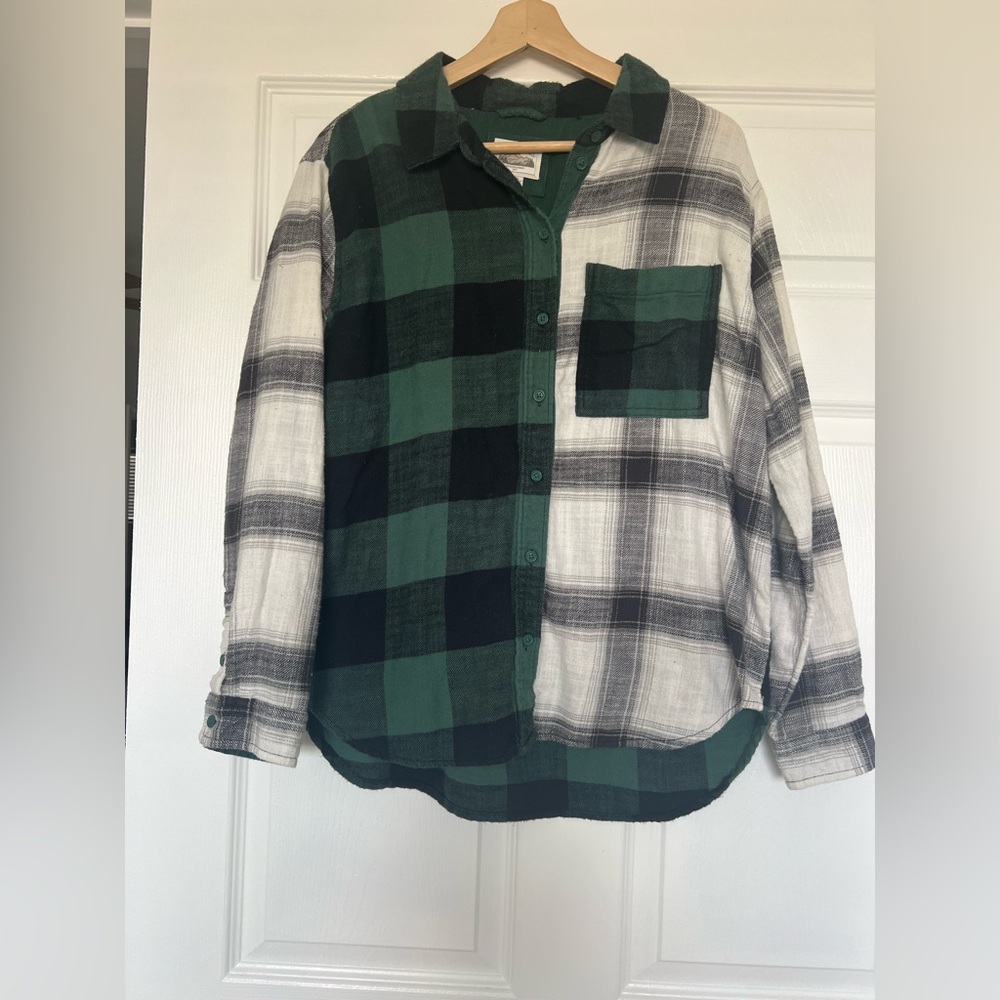 American Eagle Plaid Flannel Button Down Shirt size small